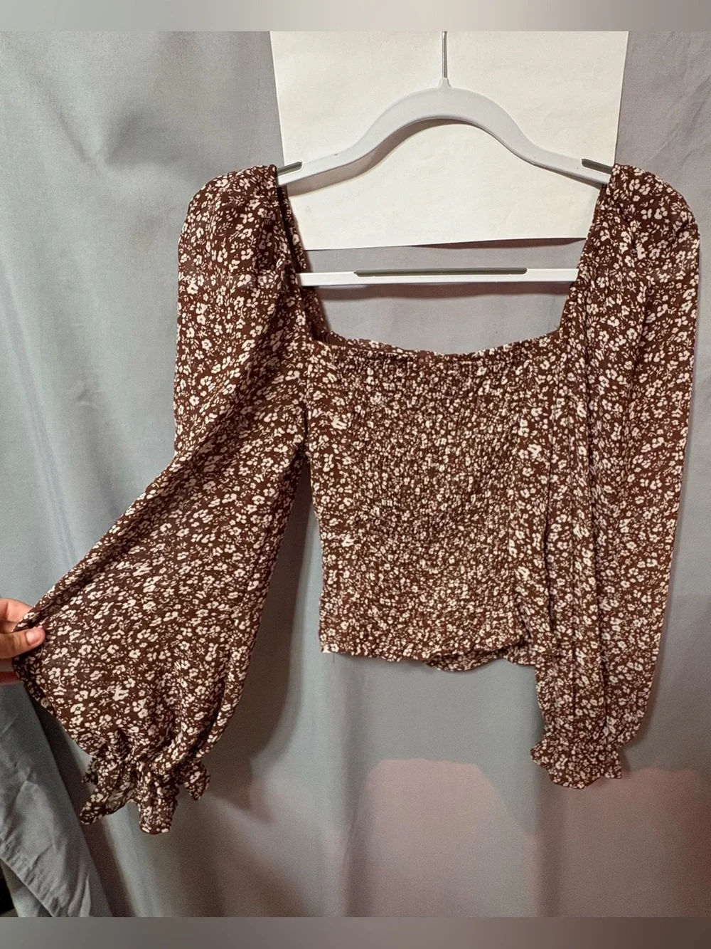 ASTR Tonina Ditsy Ivory Brown Floral Ruched Square-Neck Puff Sleeve Top